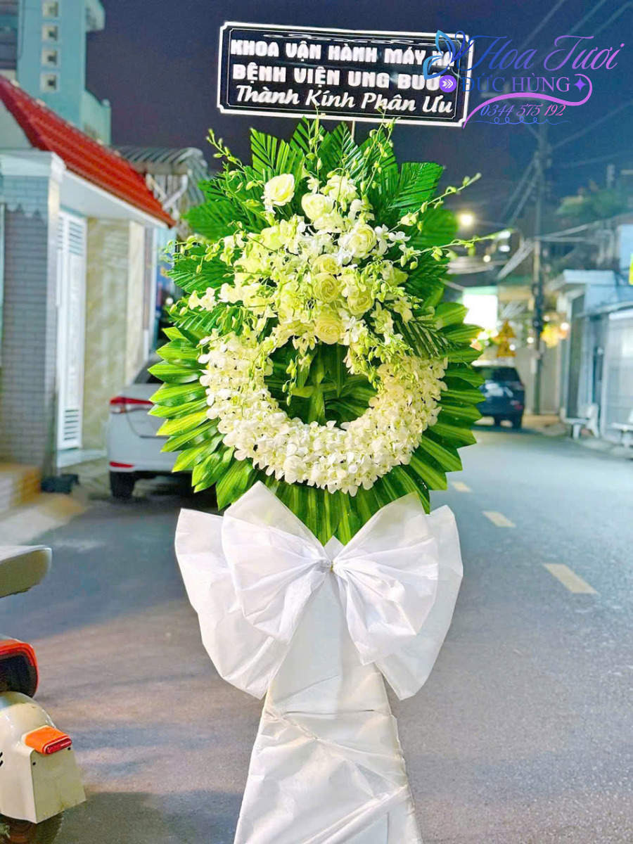 Kệ hoa chia buồn màu trắng 1 tầng giá rẻ